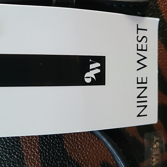 NINE WEST WOMEN'S BLACK AND SADDLE TAN PURSE - Picture 4 of 15